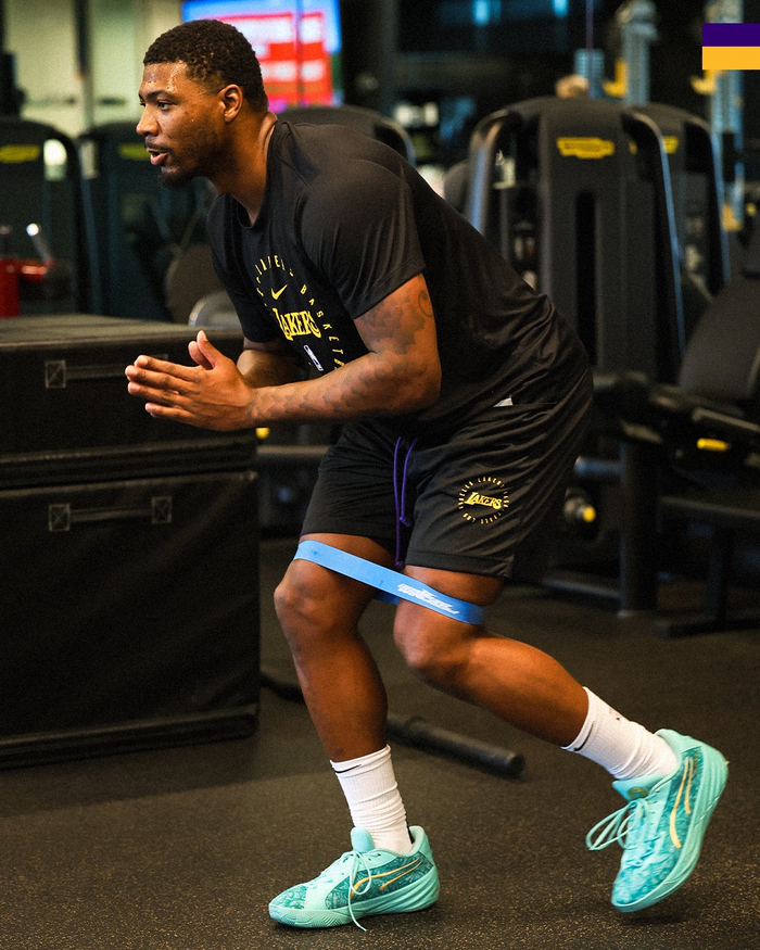 斯玛特积极训练备战新赛季，健康与防守成关键